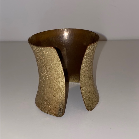 Cuff - Picture 3 of 3